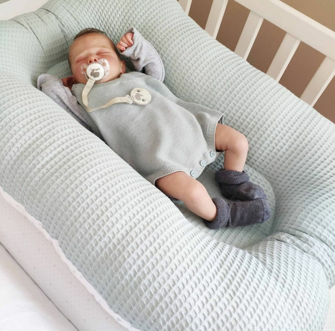 NIDO BEBÉ ERGONÓMICO STARS MINT